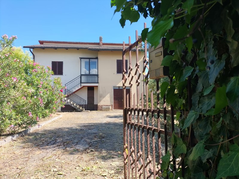 Casa Indipendente in Vendita a Giove, zona prima campagna, 200'000€, 180 m², arredato, con Box
