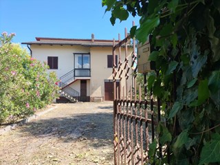 Casa Indipendente in Vendita a Giove, zona prima campagna, 200'000€, 180 m², arredato, con Box