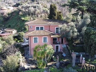 Villa in Vendita a Massa, 1'250'000€, 221 m²