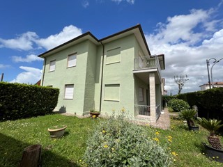 Villa in Vendita a Cecina, 550'000€, 280 m², arredato