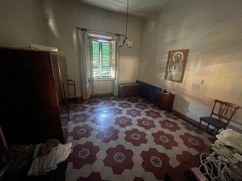 Casa Indipendente in Vendita a Certaldo, 190'000€, 280 m², con Box