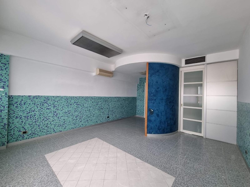 Ufficio in Vendita a Massa, 65'000€, 38 m²
