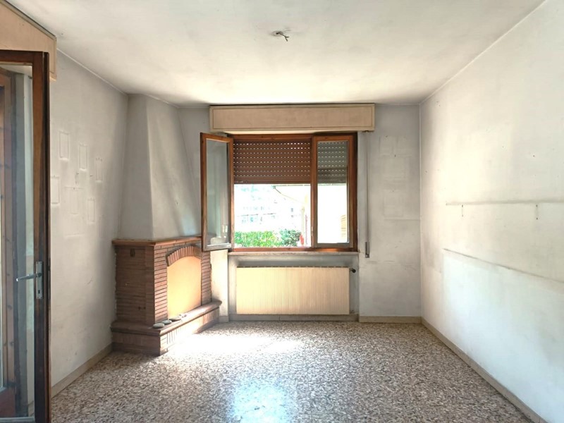 Appartamento in Vendita a Borgo a Mozzano, 100'000&euro;, 95 m², con Box