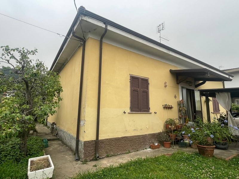 Casa Semi Indipendente in Vendita a Carrara, zona Fossone, 240'000€, 100 m²