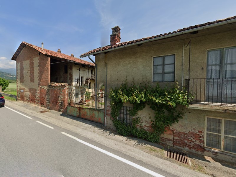 Casale in Vendita a Roletto, 59'000€, 340 m²