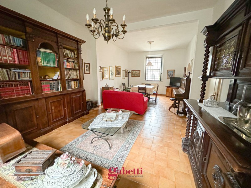 Casa Indipendente in Vendita a Prato, 485'000€, 230 m²