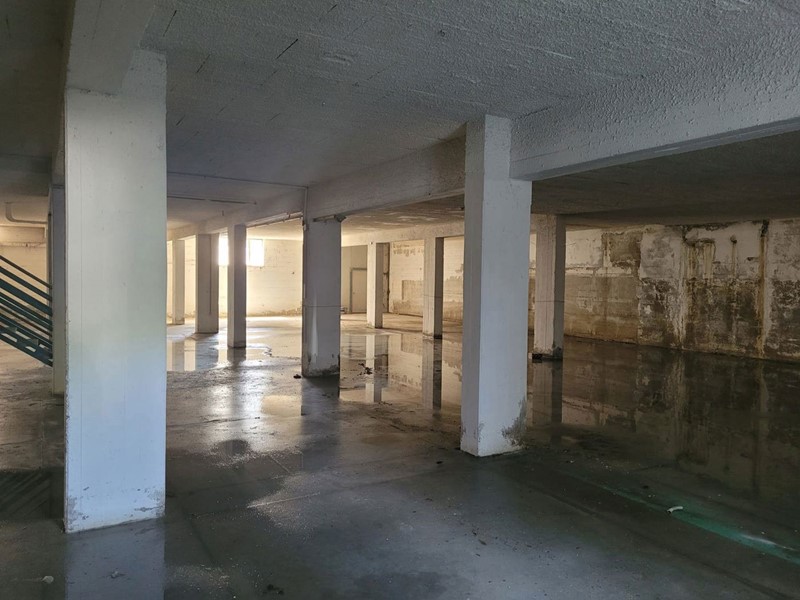 Magazzino in Vendita a Monteprandone, 220'000€, 878 m²
