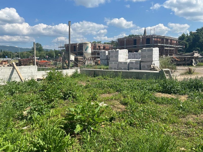 Casa Semi Indipendente in Vendita a Arezzo, 180 m²