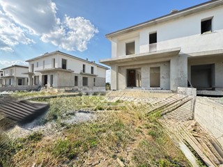Casa Semi Indipendente in Vendita a Arezzo, 180 m²