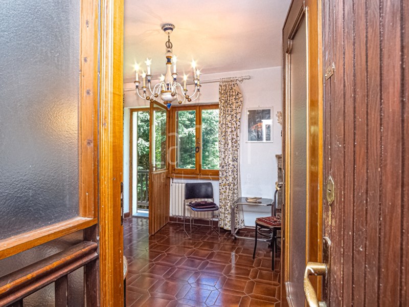 Villa in Vendita a Torgnon, 395'000&euro;, 257 m²