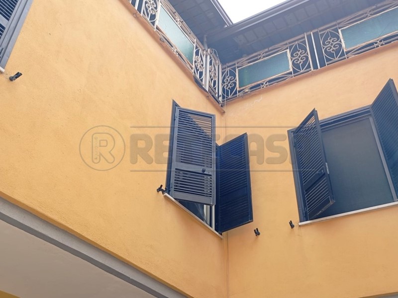 Casa Indipendente in Vendita a Marcianise, 180'000€, 300 m²