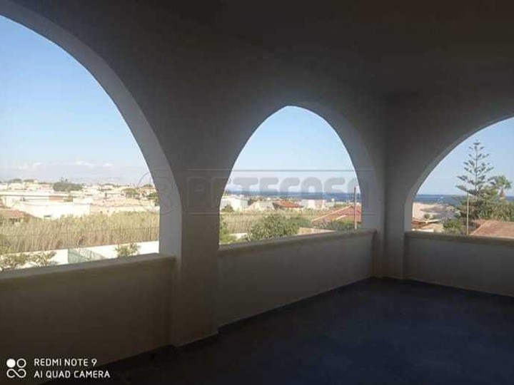 Villa in Vendita a Castelvetrano, 215'000&euro;, 450 m²