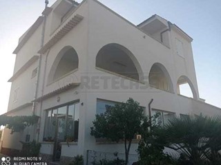 Villa in Vendita a Castelvetrano, 215'000&euro;, 450 m²