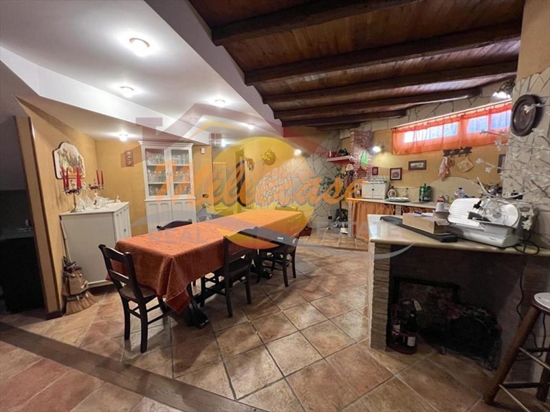 Villa in Vendita a Siracusa, zona Pizzuta, 285'000&euro;, 200 m², con Box