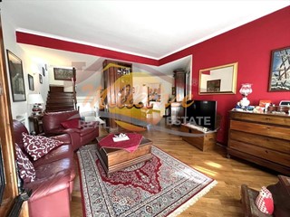 Villa in Vendita a Siracusa, zona Pizzuta, 285'000&euro;, 200 m², con Box