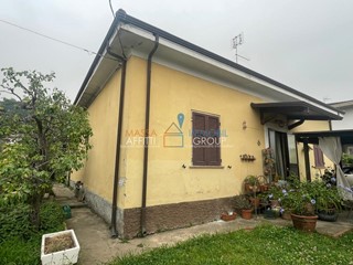 Casa Indipendente in Vendita a Carrara, zona Fossone, 240'000€, 170 m²