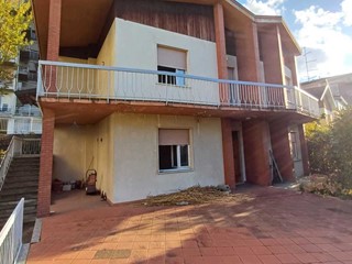 Casa Indipendente in Vendita a Fornovo di Taro, 195'000&euro;, 276 m²