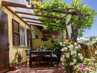 Villa bifamiliare in Vendita a Camaiore, zona Montemagno, 235'000&euro;, 115 m²