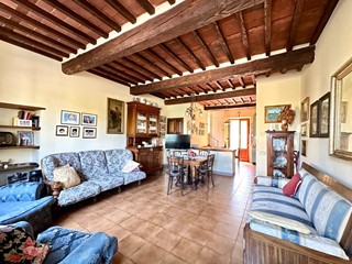 Casa Indipendente in Vendita a Capannori, zona Vorno, 195'000€, 170 m²