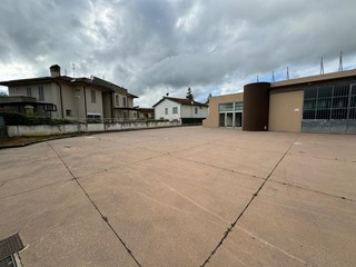 Capannone in Vendita a San Miniato, zona Ponte a Egola, 510'000€, 230 m²