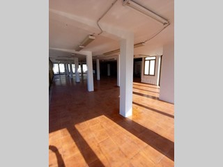 Negozio in Vendita a Cascina, 130'000&euro;, 300 m²