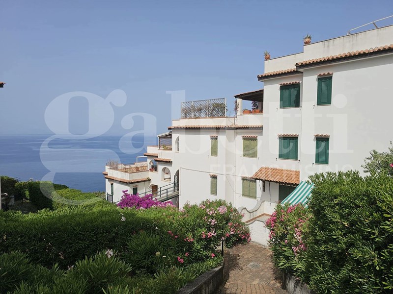 Quadrilocale in Vendita a Scalea, 117'000€, 60 m², arredato