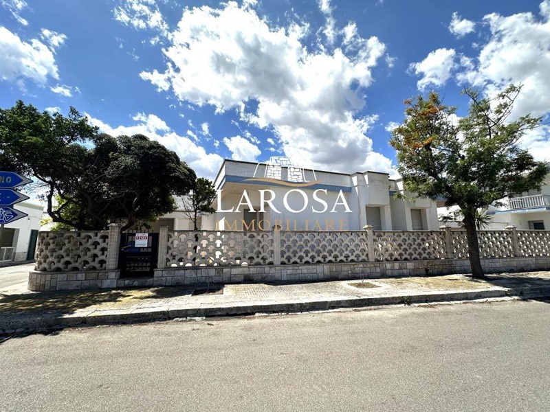 Casa Indipendente in Vendita a Melendugno, zona Torre Dell'orso, 180'000€, 100 m², arredato