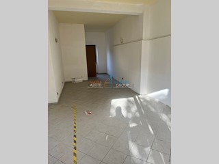 Capannone in Vendita a Carrara, 40'000€, 55 m²