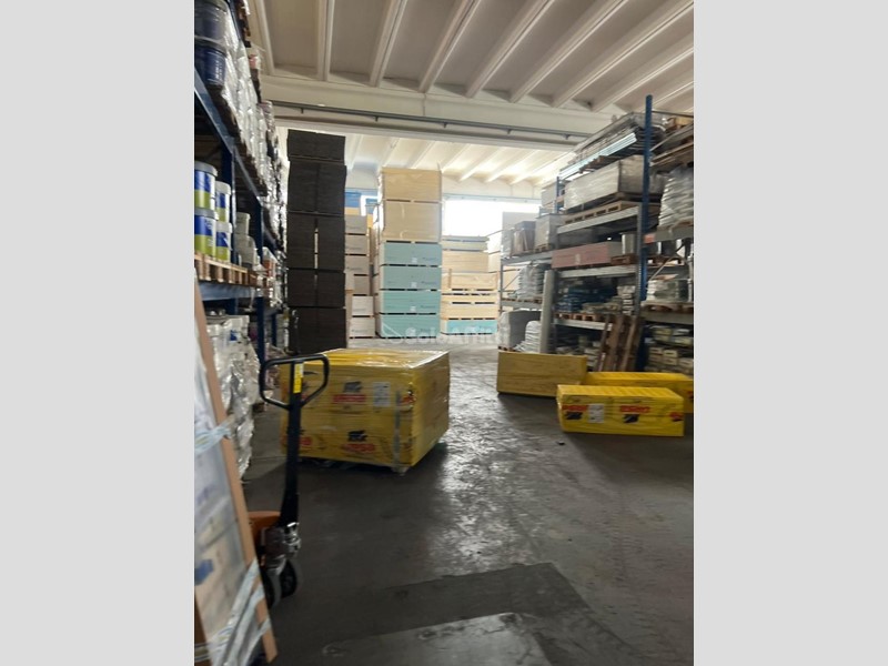 Capannone in Affitto a Spoltore, zona Santa Teresa, 6'500€, 2000 m²