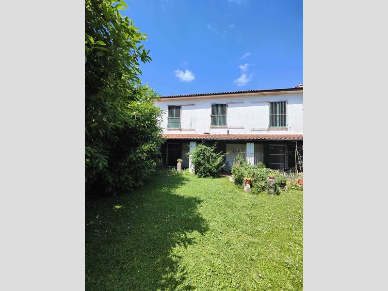 Casa Indipendente in Vendita a Aulla, 340'000€, 320 m², con Box