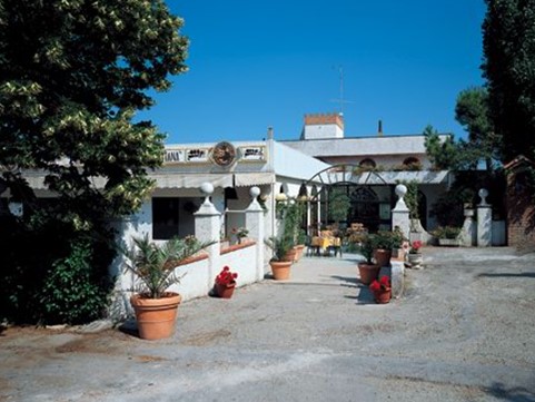 Attività commerciale in Affitto a Verucchio, 450'000€, 5000 m²