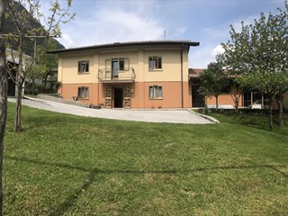 Casa Indipendente in Vendita a Resia, 160'000€, 220 m², arredato, con Box