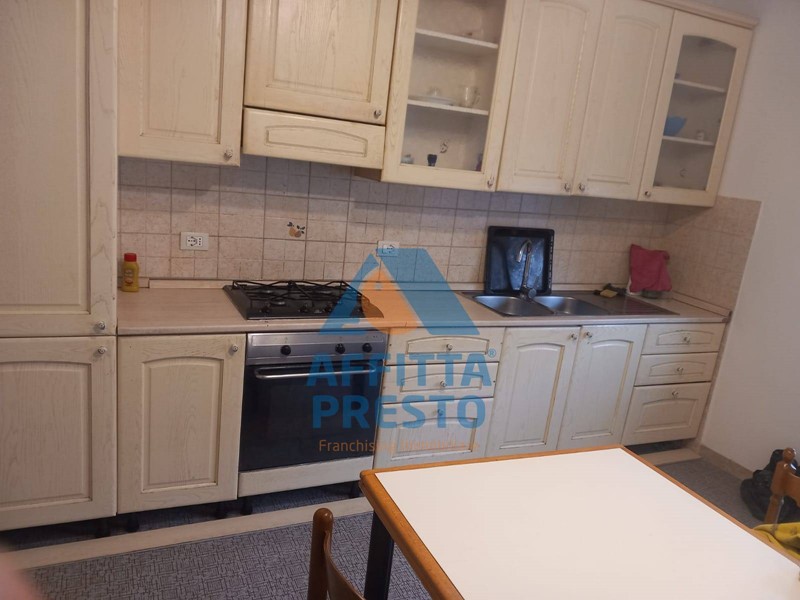 Appartamento in Affitto a Montecatini Terme, 1'000€, 90 m², arredato