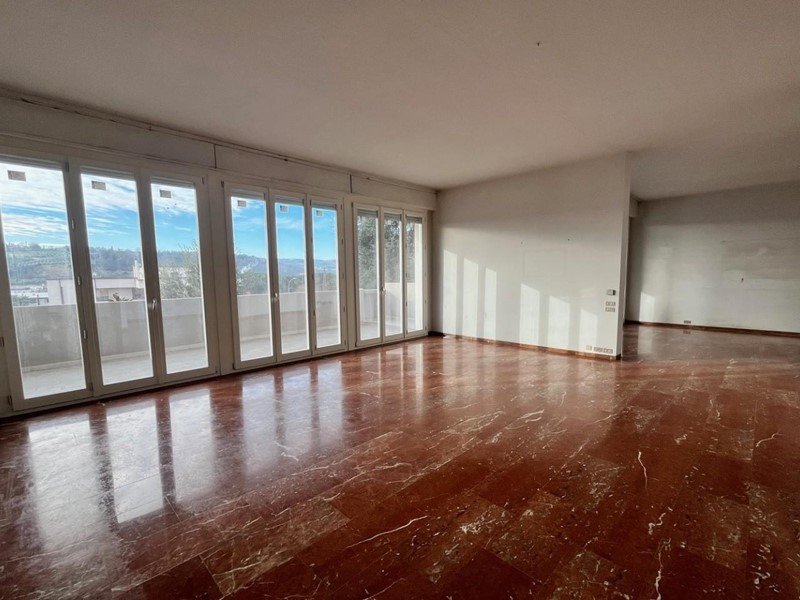 Appartamento in Vendita a Gambassi Terme, zona Badia a Cerreto, 290'000€, 190 m², arredato, con Box