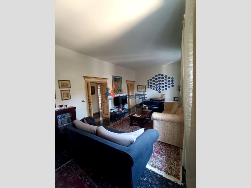 Villa bifamiliare in Vendita a Viareggio, 580'000€, 200 m², arredato