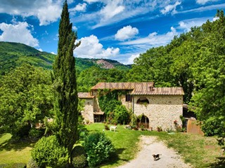Casale in Vendita a Castelnuovo di Val di Cecina, 470'000€, 200 m², arredato