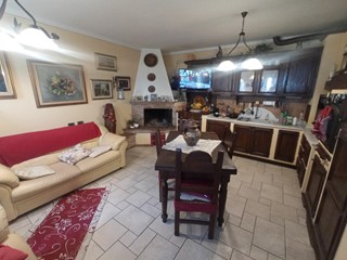 Casa Indipendente in Vendita a Montopoli in Val d'Arno, zona Capanne, 179'000€, 90 m²