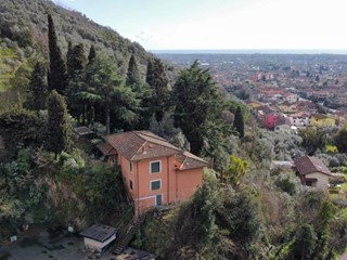 Villa in Vendita a Massa, 700'000€, 221 m²