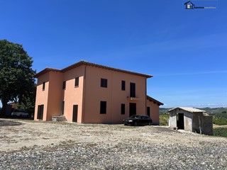 Casale in Vendita a Montopoli di Sabina, 1'900'000€, 200 m²