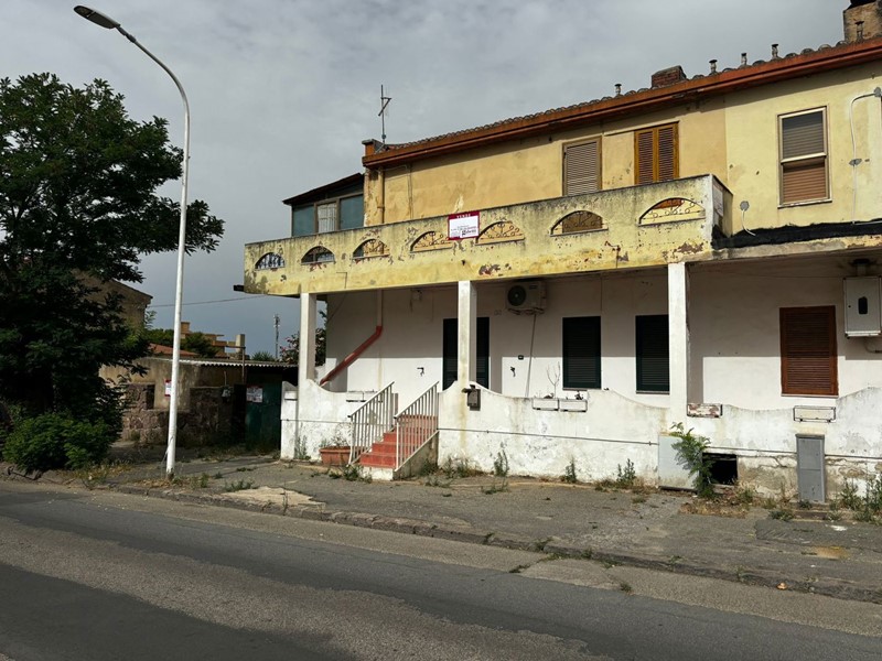 Trilocale in Vendita a Carbonia, 60'000€, 108 m²
