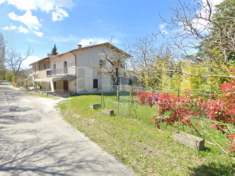 Casa Indipendente in Vendita a Gubbio, 49'000&euro;, 130 m²