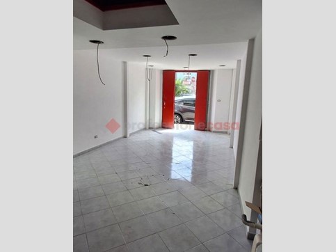 Negozio in Affitto a Nocera Superiore, 430€, 50 m²