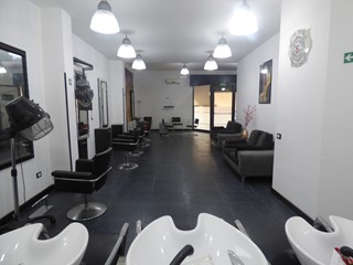 Negozio in Affitto a Bagheria, 1'100€, 180 m²