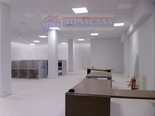 Ufficio in Affitto a Cardito, 2'000€, 280 m²