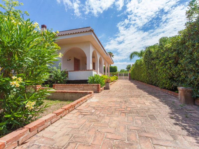 Casa Indipendente in Vendita a Pozzallo, 350'000€, 260 m², arredato