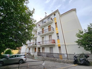 Appartamento in Vendita a Genova, 75'000€, 87 m²