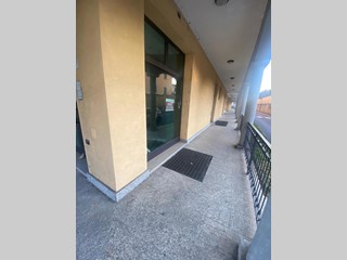 Ufficio in Vendita a Venegono Inferiore, 190'000€, 200 m²