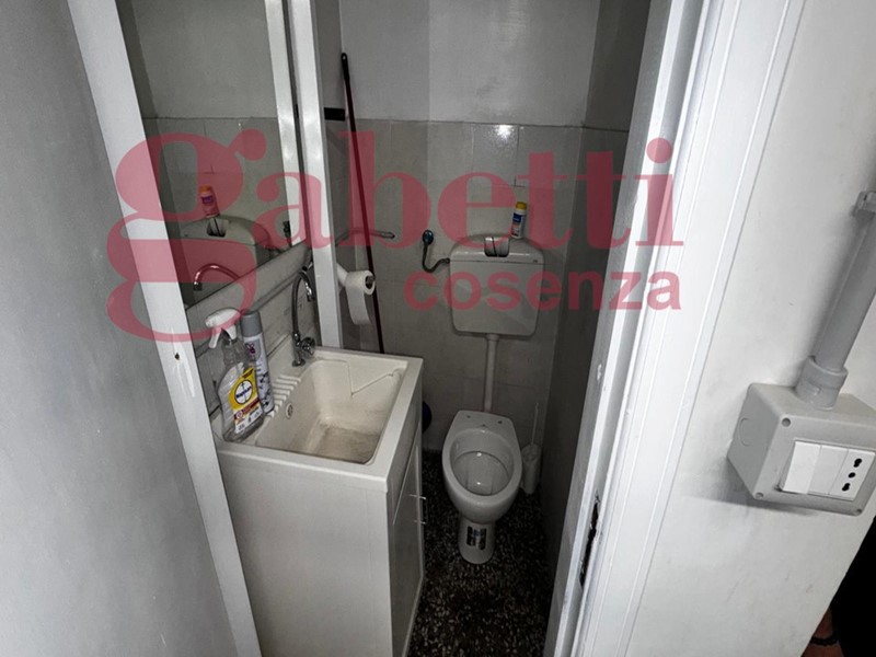 Magazzino in Vendita a Cosenza, 89'000€, 85 m²