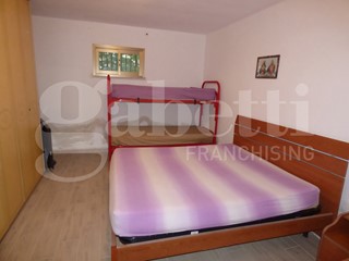 Villa in Vendita a Ventimiglia di Sicilia, 75'000€, 250 m²