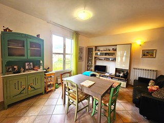 Quadrilocale in Vendita a Fosdinovo, zona Caniparola, 160'000€, 74 m²